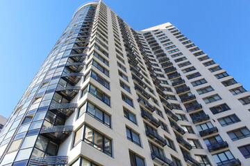Obraz premium skyscrapers and blue clear sky,the facade of the new building against the blue sky 