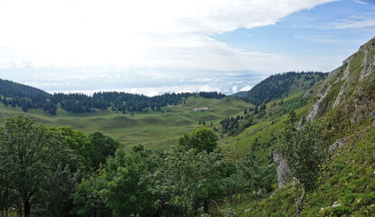 Superbe randonnée vers le sommet de la Dôle en Suisse