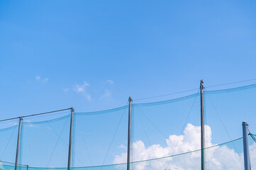 Fototapeta premium 夏空と防球ネット