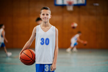 Naklejka premium Confident youth with basketball