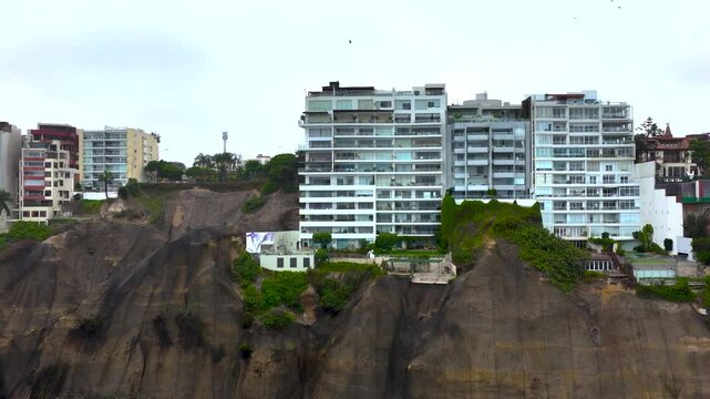 Paneo edificios acantilado Costa Verde