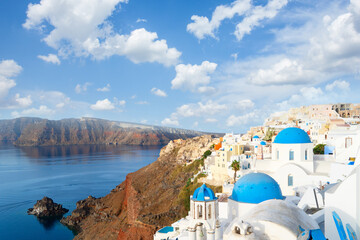 Obraz premium famous blue domes and volcano caldera with sea landscape, beautiful details of Santorini island, Greece