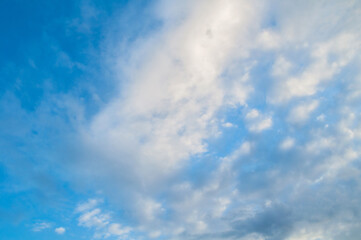 Obraz premium Sunset sky landscape with picturesque sunset clouds lit by evening sunlight - colorful evening sunset sky scene