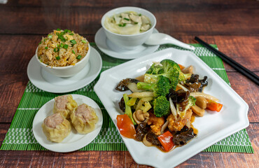 salty chijaukay with vegetables and chicken meat, served with chaufa rice, siu mai and wuantan soup. chifa, peruvian food