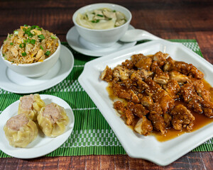 chicken chijaukay, accompanied by siu mai stuffed with minced meat, chaufa rice and wuantan soup, chifa, peruvian food, close up