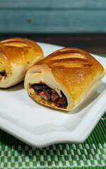 Neapolitan stuffed with roast duck, chinese food