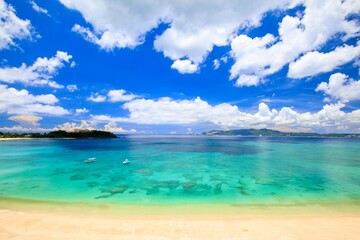沖縄県、喜瀬ビーチと部瀬名岬方面の風景