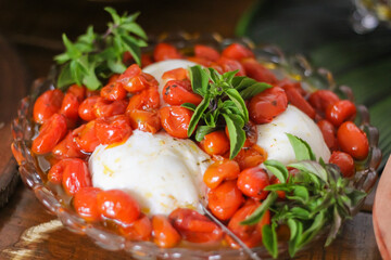 mesa de frios e frutas
