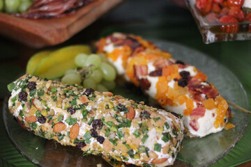 mesa de frios e frutas