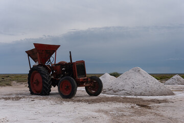 Antigüo tractor abandonado en Salinas Grandes, San José de las Salinas, Córdoba, Argentina