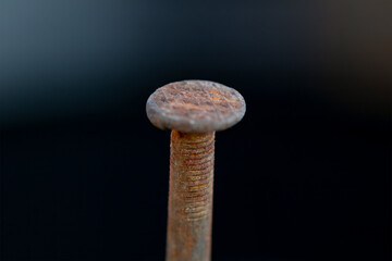 Clavo oxidado, viejo, desgastado
