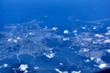 飛行機から見る福岡市 - 空から感じる都市と自然の調和