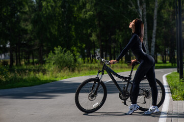Obraz premium Caucasian woman riding a bike in a park. 