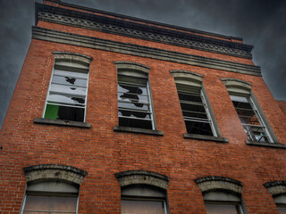 Obraz premium Old abandoned school in Panama City Florida. Background for Halloween Haunted House