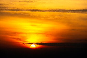 Fototapeta premium Beautiful sunrise or sunset at sea, Horizon over the water.