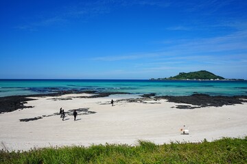 shoaling sand beach and fine view
