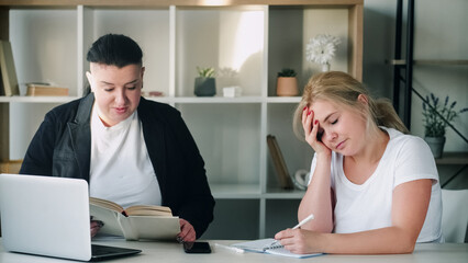 Obraz premium Office teamwork. Explain meeting. Tired woman with overweight colleague discussing business task sharing ideas information on briefing training.