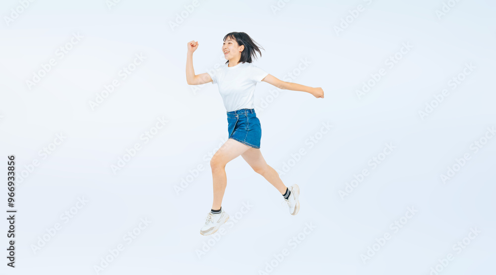 Poster 元気にジャンプする女の子の全身写真（切り抜き背景透過pngも販売しております。作成者リンクから「png」で検索してください）