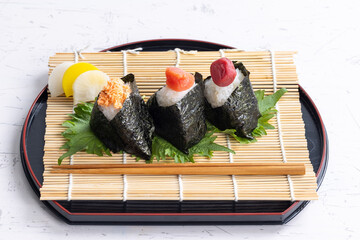 おにぎり　rice ball	