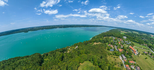 Ausblick auf den Starnberger See nahe Berg om östlichen Seeufer
