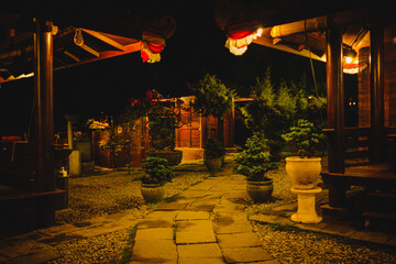 the atmosphere of the cafe courtyard at night