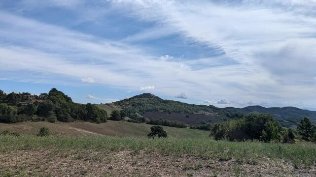 Vista nel parco naturale regionale del Sasso Simone e Simoncello