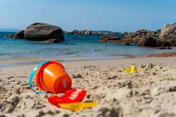 Palas y cubos en la playa, Rias Bajas, Galicia. España.