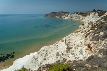 Vue sur la Scala dei Turchi en Sicile avec ces falaises blanches