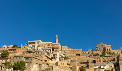 Obraz premium Ancient and stone houses of Old Mardin (Eski Mardin) with Mardin Castle, Located South Eastern of Turkey