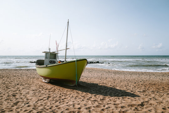 Fischerboot am Strand Nprdj&uuml;tlands in D&auml;nemark
