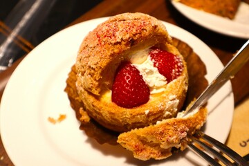 イチゴのシュークリーム