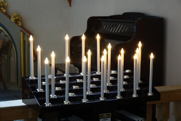 Kerzen in einer Kirche
