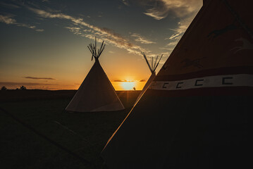 Tipi zum Sonnenuntergang 8