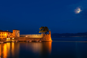 Naklejka premium Beautiful port of Nafpaktos in Greece during blue hour. 