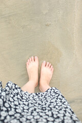 Bare Feet in Sand on a Quiet Beach, Capturing the Sensation of Soft Sand Underfoot and the Connection with Nature. The Scene Evokes a Sense of Calm and Tranquility