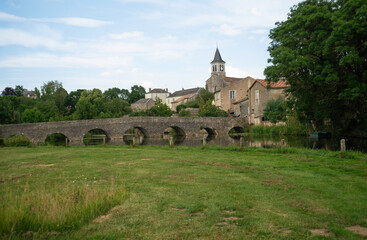 Fototapeta premium Rivière La Vonne, Sanxay, Vienne, 86, Region Nouvelle Aquitaine, France