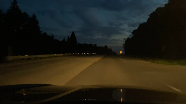 conduire une voiture de nuit	