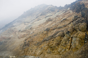Obraz premium Russia Kamchatka volcano caldera volcano Mutnovsky on a cloudy summer day