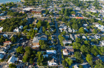 Obraz premium Aerial view of the downtown area of Beaufort, North Carolina on a sunny evening.