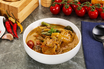 Yellow THai curry with beef