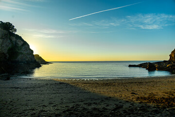 Fototapeta premium Ein fantastischer Sonnenuntergang an der Küste von North Devon bei Watermouth - Vereinigtes Königreich
