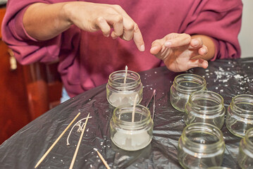 Process of making homemade candles with different aromas