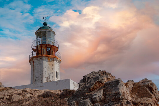 Verfallener Leuchtturm auf Mykonos