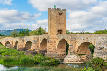 Obraz premium View of the medieval bridge in the historic village of Frías, Spain, over the River Ebro, built in Gothic style in the 13th century