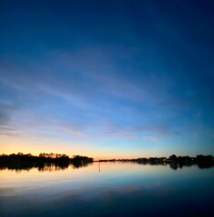 Obraz premium night sky over water