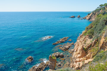 Fototapeta premium Vue de la mer depuis le Jardin botanique Marimurtra à Blanes, Costa Brava. Espagne.