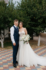 Naklejka premium the first meeting of the bride and groom in the courtyard of the hotel