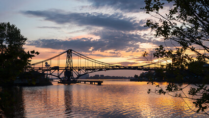 Sonnenuntergang am Hafen von Wilhelmshaven vor der Kaiser-Wilhelm-Brücke