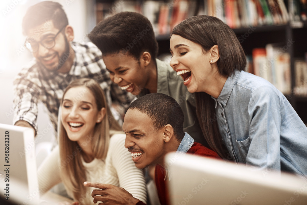 Aufkleber computer, excited and students at library for research, knowledge and test results in college. unive