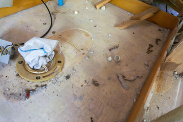 解体される老朽化した建物